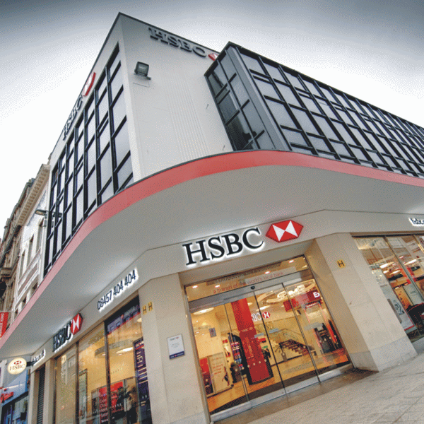HSBC taie aproximativ 50.000 de posturi