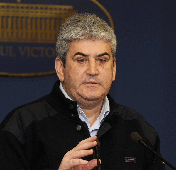 Oprea: "Le-am cerut miniştrilor să mi se adreseze cu formula «Domnule general»"