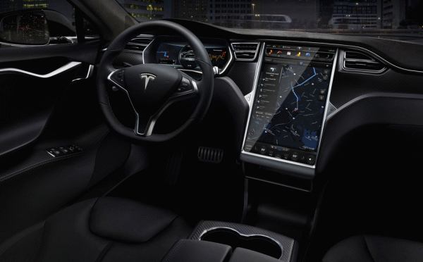 Doi cercetători au preluat de la distanţă controlul unei maşini Tesla pe care au reuşit să o oprească din mers