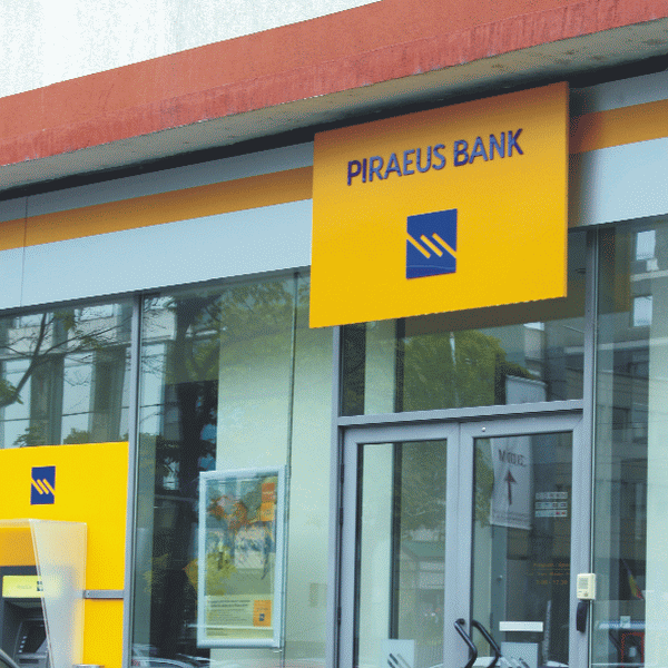 Tot mai multe cartonaşe roşii pentru Piraeus Bank