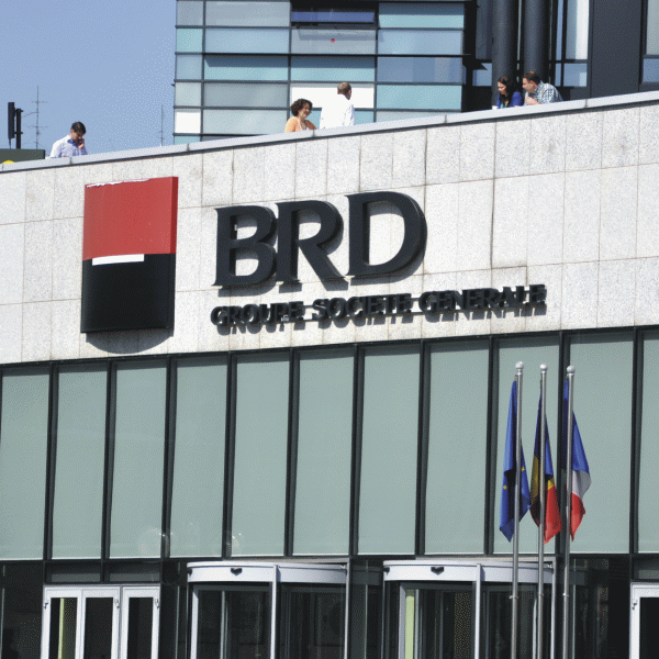 "BRD are bani, dar numai pentru conducere, nu şi pentru angajaţi"