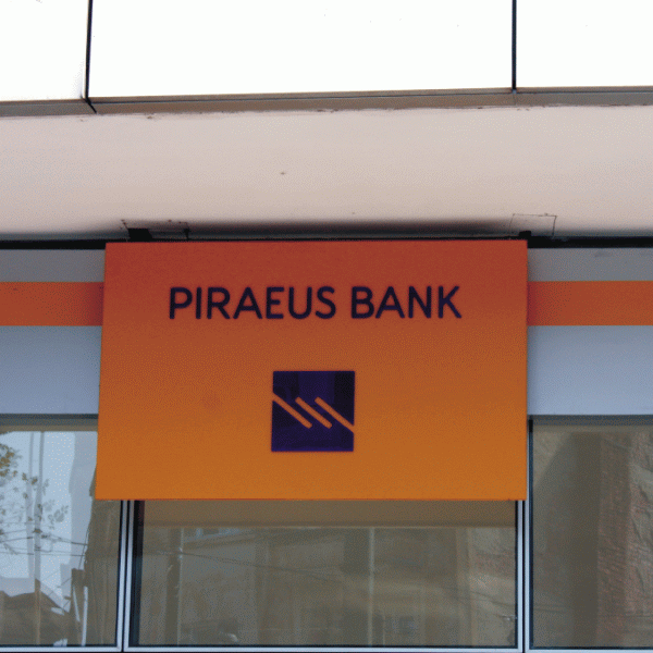 "Piraeus Bank" obţine 2,72 miliarde euro de la zona euro