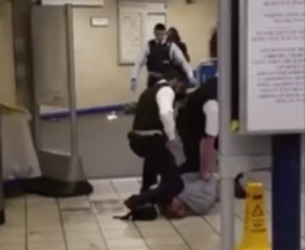Trei persoane au fost rănite în urma unui atac cu cuţit din metroul londonez