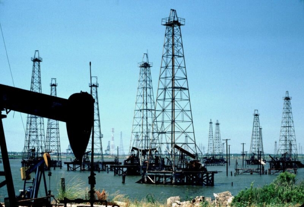 Rusia şi-a majorat exporturile de petrol cu 7,5%, în 2015