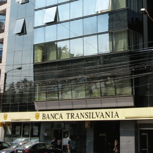 Banca Transilvania se confruntă cu primii clienţi nemulţumiţi de la Volksbank