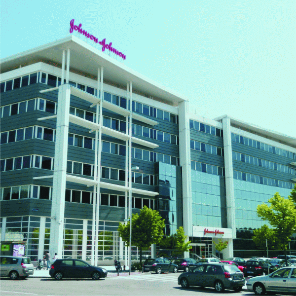 "Johnson & Johnson" taie 3.000 de posturi la divizia de dispozitive medicale