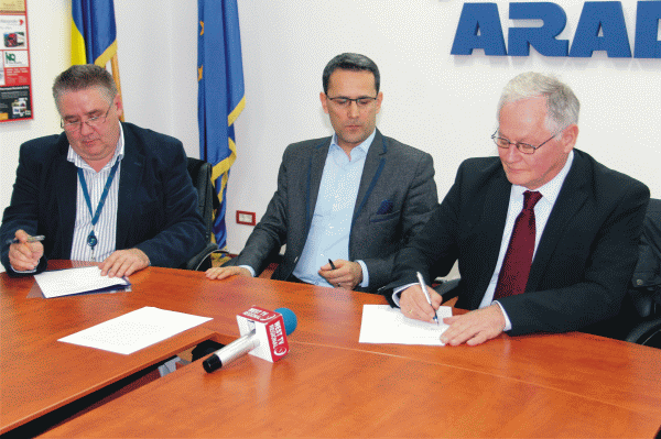 Reprezentaţii companiei Join Airlines au semnat contractul cu Aeroportul Arad
