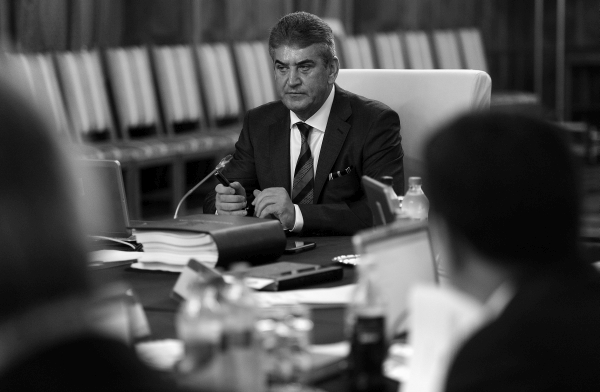 Senatorii din Comisia juridică au avizat cererea DNA privind urmărirea penală a lui Oprea