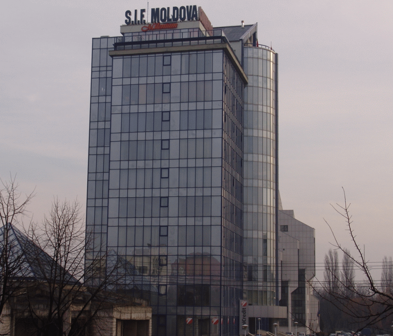 Acţionarii, victime colaterale, în suspendarea tranzacţionării SIF Moldova