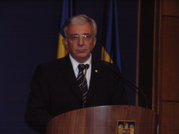 Isărescu: "Legea privind darea în plată face pilaf Legea obligaţiunilor ipotecare" 