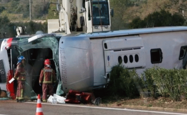 Cel puţin 14 persoane au murit într-un accident în care a fost implicat un autocar cu studenţi Erasmus 