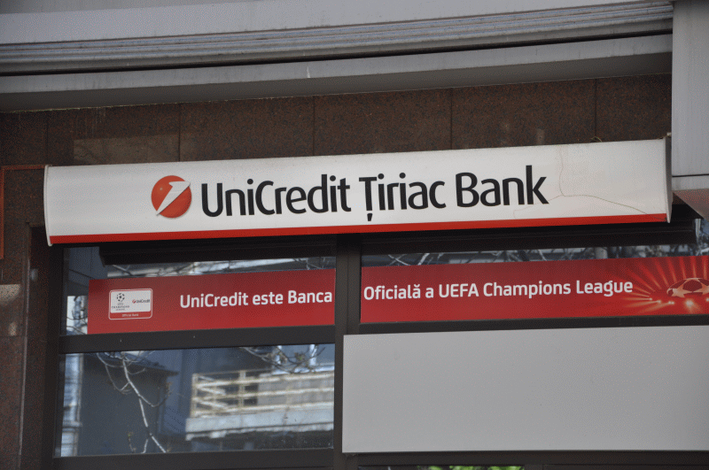 Minoritarii au făcut scandal din cauza ofertei de retragere, la Adunarea Generală Unicredit Bank