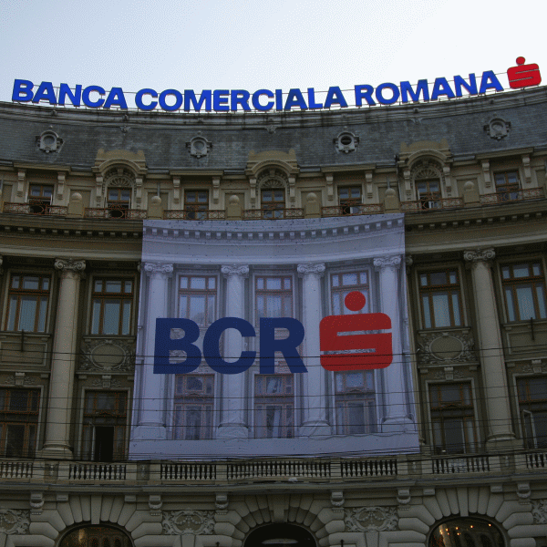 BCR a majorat avansul la creditele ipotecare