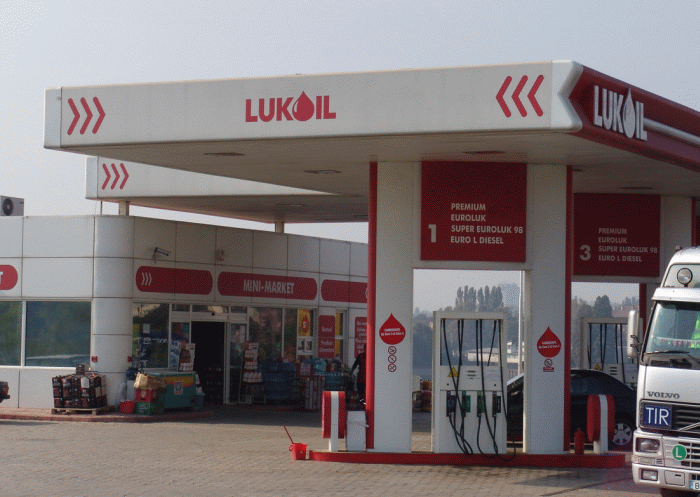 Inculpaţii din dosarul Lukoil au fost scoşi de sub control judiciar 