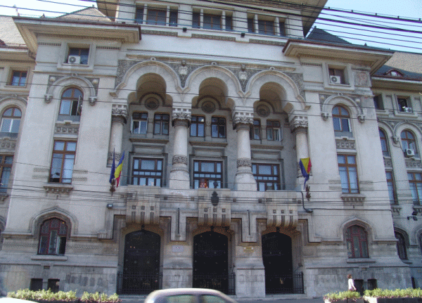Trei dintre candidaţii la Primăria Capitalei şi-au prezentat viziunea privind dezvoltarea oraşului
