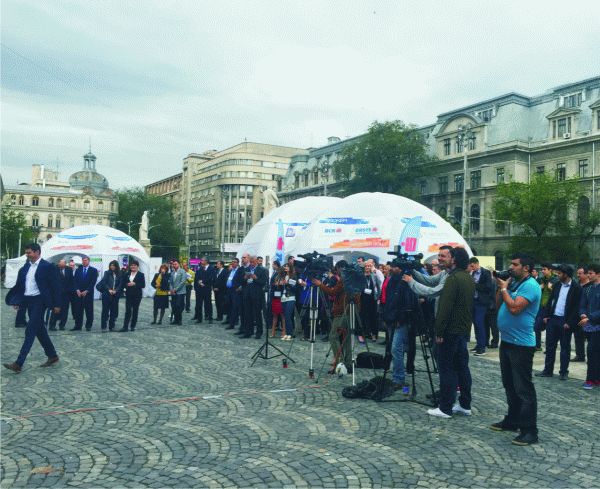 The success of the "Banii Tăi Expo", when seen from the ground, rather than from the surveillance drone