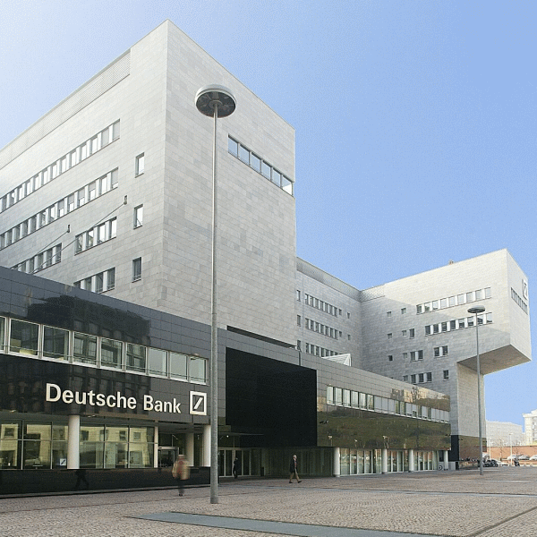 Deutsche Bank a lansat un atac frontal şi fără precedent împotriva BCE