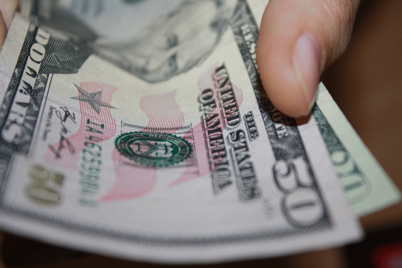 Americanii au făcut donaţii de 1 miliard de euro pe zi, în 2015 