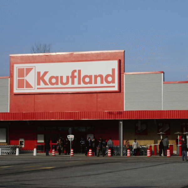 Nemţii de la Kaufland vor să cumpere un teren în centrul vechi al Braşovului