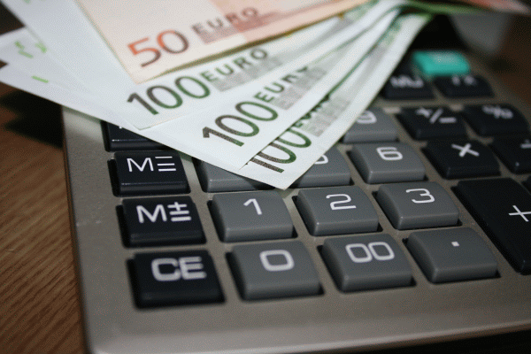 "În ciuda creşterii fără precedent a consumului, colectarea TVA a fost dezastruoasă"