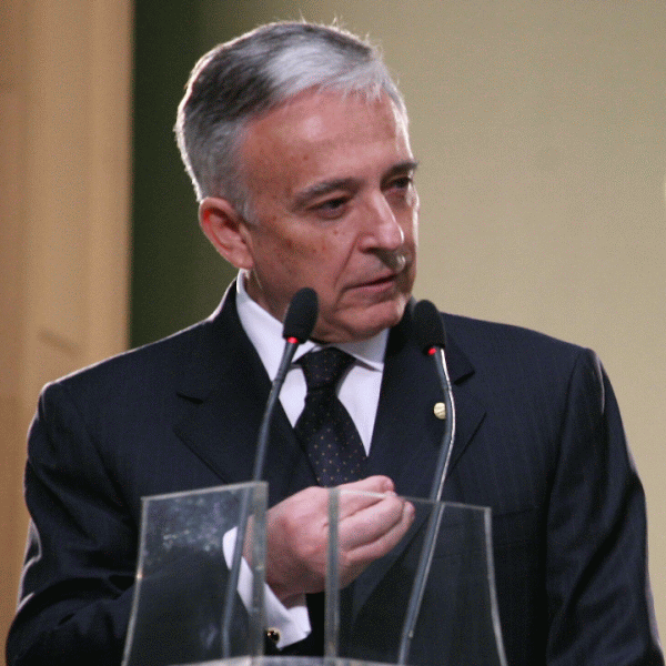 Guvernatorul Mugur Isărescu vrea imunitate mai mare?