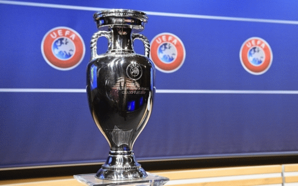 FOTBAL ÎN LIVING - Gazdele merg până la capăt