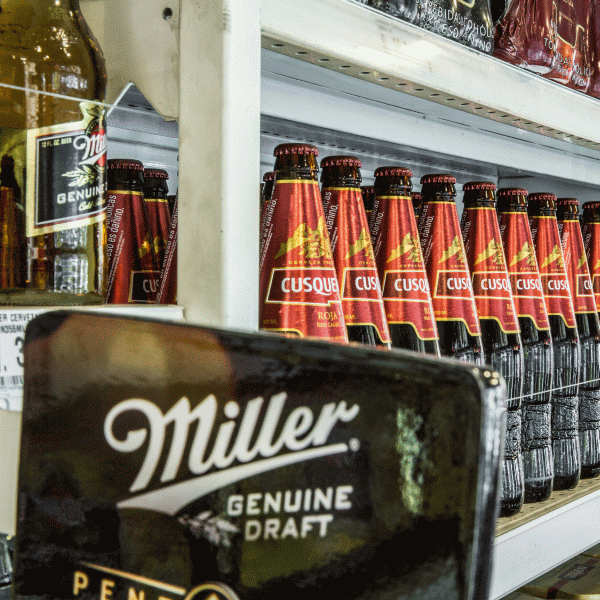 "AB InBev" şi-a majorat oferta pentru "SABMiller"