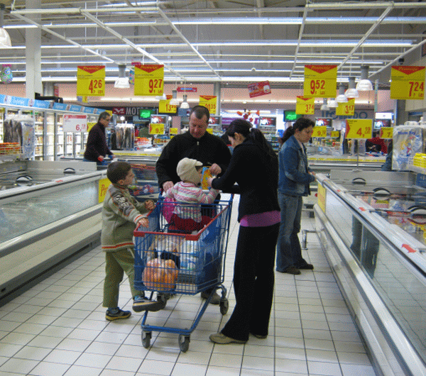 O treime din totalul supermarketurilor, hipermarketurilor şi magazinelor discount din România sunt în Bucureşti