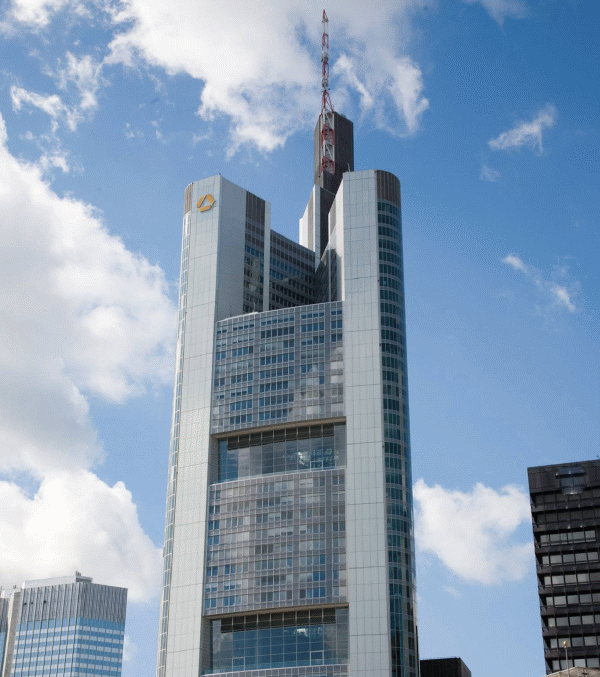 Handelsblatt: "Commerzbank" vrea să elimine 9.000 de posturi