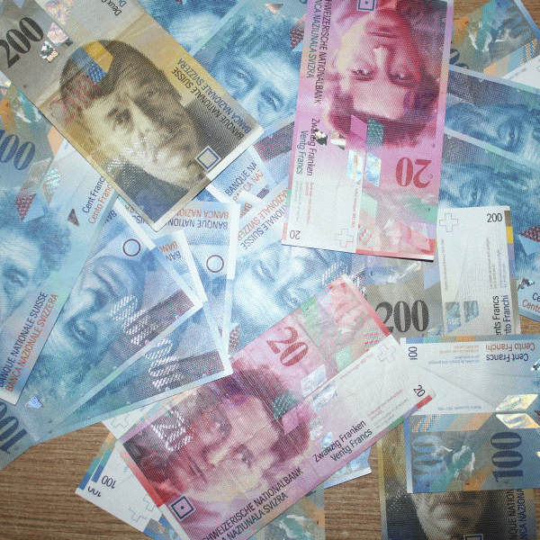 Legea conversiei creditelor în CHF, adoptată, cu unanimitate de voturi