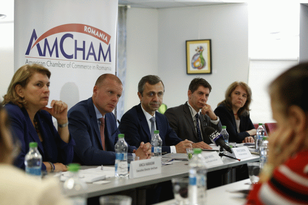 Conducerea Amcham şi-a prezentat doleanţele pentru noul Guvern (Anca Harasin, Jaak Mikkel, Ionuţ Simion, Radu Florescu şi Madeline Alexaner - în imagine, de la stânga la dreapta)