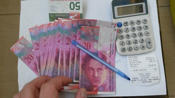 "Conversia la curs istoric - un câştig nemeritat pentru debitorii în CHF"