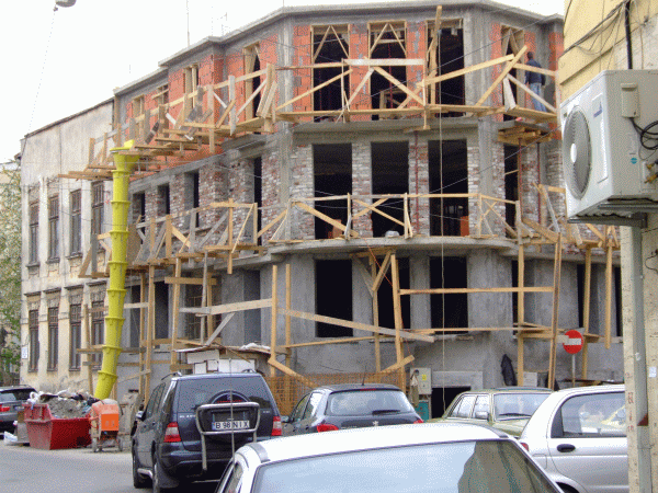 Volumul lucrărilor de construcţii a crescut, ca serie brută, în primele nouă luni, cu 1,9% 