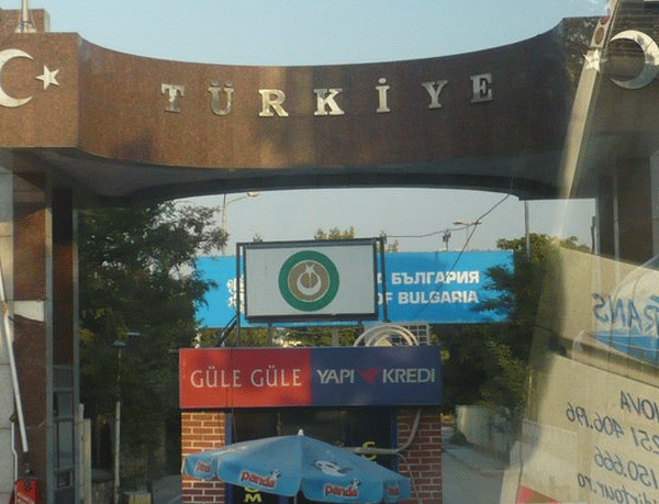 Atac cu maşina capcană comis de PKK în oraşul Adana