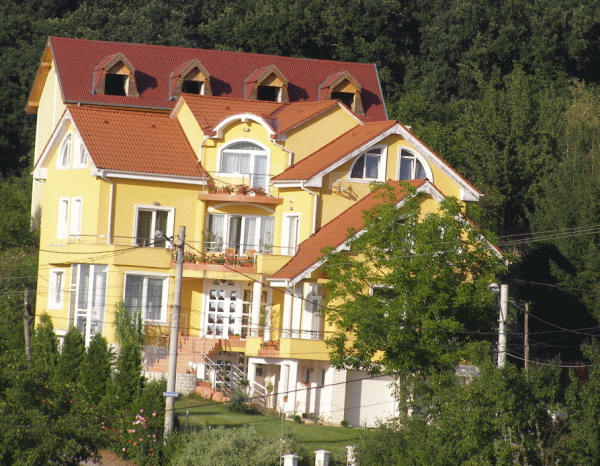 ANAF scoate la licitaţie mai multe proprietăţi pentru recuperarea prejudiciilor stabilite de instanţe