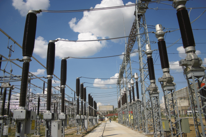 Investitori români şi iranieni au semnat un acord de 700 milioane de dolari pentru construirea unei centrale