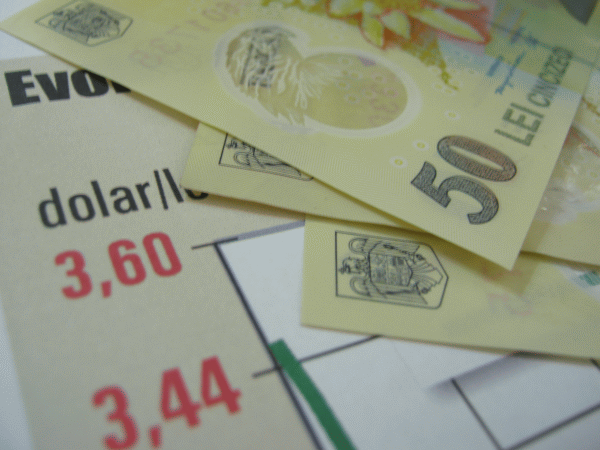 Euro a fost cotat la 4,5165 lei, sub referinţa de ieri