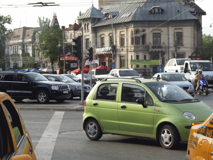 Circulaţie închisă în zona Pieţei George Enescu din Capitală, pentru petrecerea de Revelion
