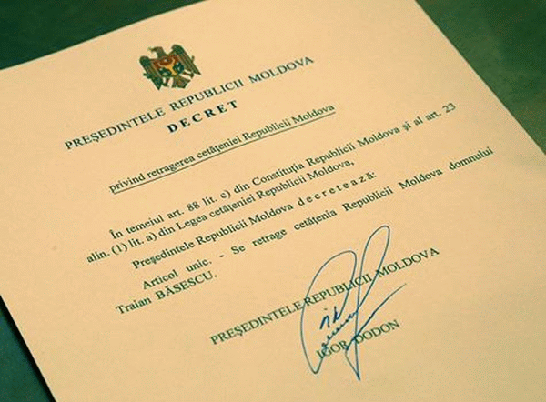 Decretul prin care i s-a retras cetăţenia moldovenească lui Traian Băsescu (Sursa foto: Facebook)