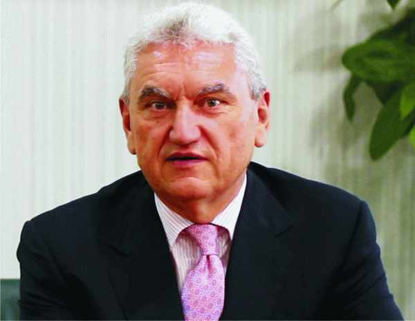 Mişu Negriţoiu nu a scăpat, încă, de demitere.