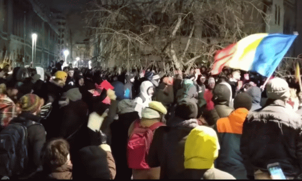 Protest în Piaţa Universităţii (Sursa foto: Captură Youtube)