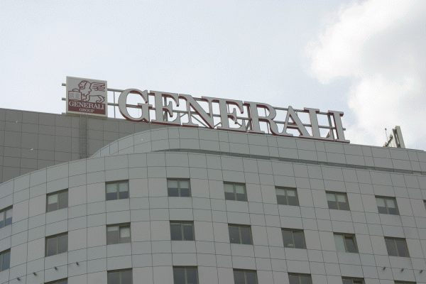 Acţiunile Generali cresc cu peste 8% după achiziţionarea a 3% din Intesa