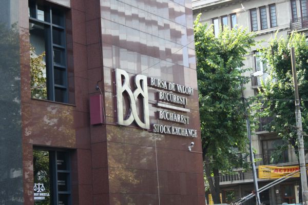 BVB şi "Paravion" încearcă să stimuleze trazacţiile cu city-break-uri în Europa sau Kenya