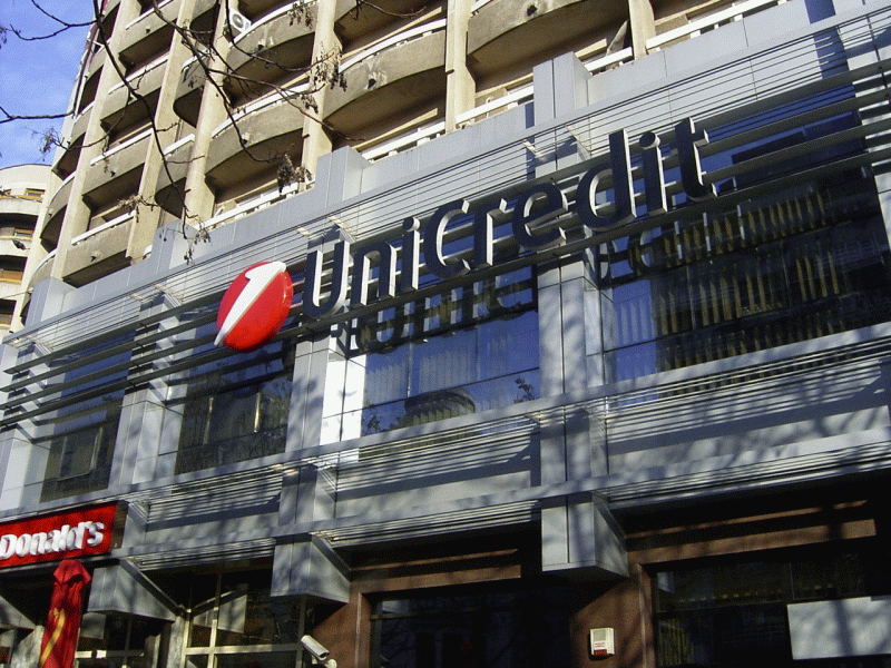 Acţiunile "UniCredit" scad brusc