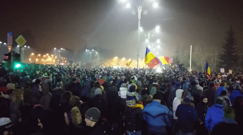 Protestul din Piaţa Victoriei (Sursa foto: captură Youtube)