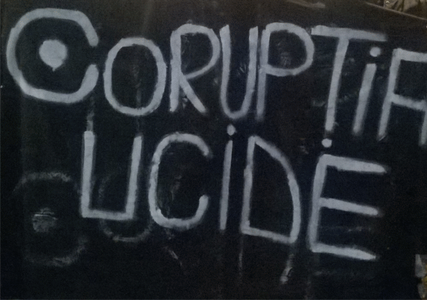 Corupţia - între "acoperire" pentru incompetenţă şi autoflagelare 