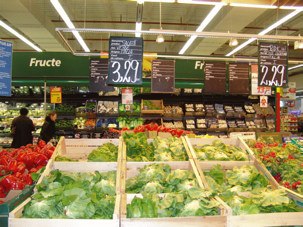 "Trebuie să ţinem «cu dinţii» de legea 51% produse româneşti în supermarketuri"