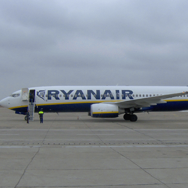 Ryanair ţinteşte locul trei în topul liniilor aeriene de la noi