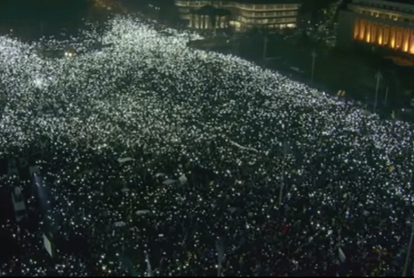 Protest în Piaţa Victoriei (Sursa foto: Captură Youtube)