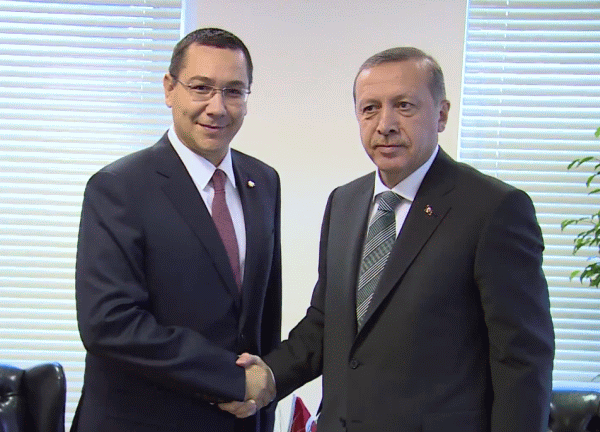Victor Ponta (stânga) şi Recep Tayyip Erdogan (dreapta) (Sursa foto: captură Youtube)